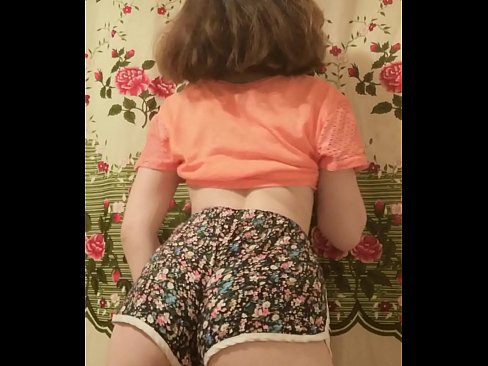 ❤️ Sexy jonge babe dy't har koarte broek op 'e kamera útstrielet Moaie porno by wy