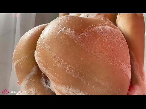 ❤️ Brunette masturbearet poesje mei Vibrator nei intens orgasme yn dûs Moaie porno by wy