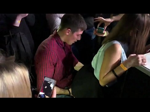 ❤️ Echte seks yn in Russyske nachtclub. 18-jierrich Russysk famke yn 'e anus en fagina neukt yn in nachtclub Moaie porno by wy