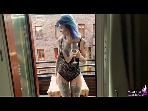 ❤️ Geweldich famke sûget mei in gulp en neukt hertstochtlik ûnder de iepen loft Moaie porno by wy